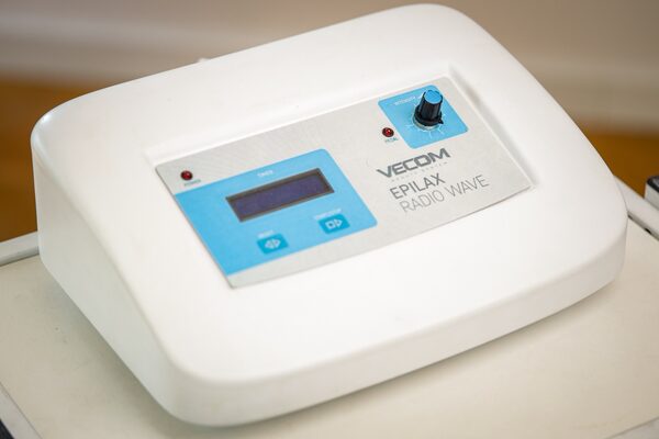 Vecom Epilax Radio Wave — aparat za RF elektrolizu