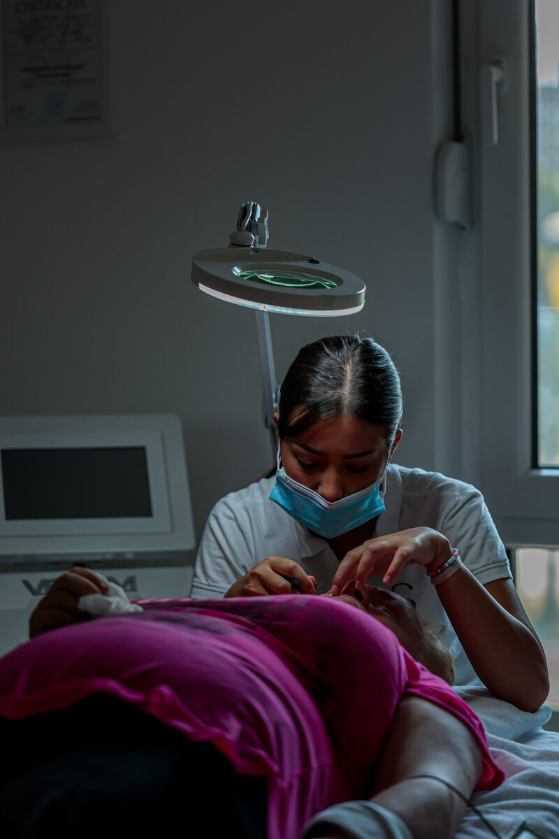 Praktičan rad — elektroliza pod lupom u salonu
